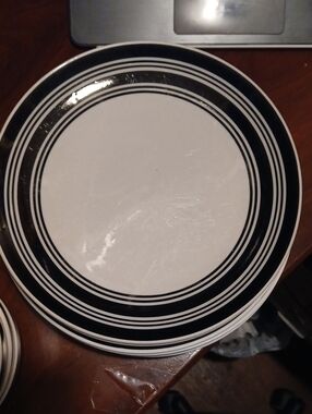 Classic Black and White Ceramic Dinner Plate - Packable Set